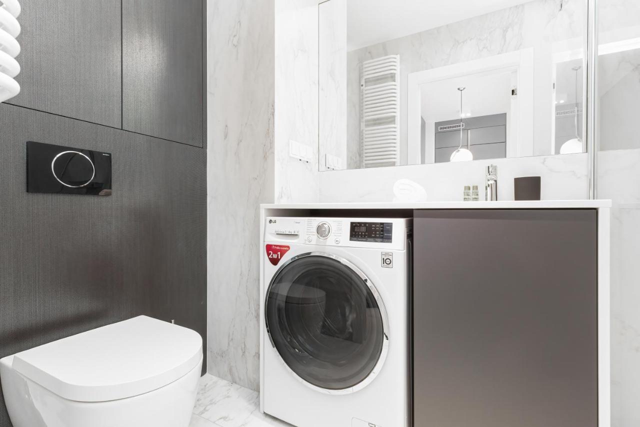 Mennica Residence - City Center Apartments By Noclegi Renters วอร์ซอ ภายนอก รูปภาพ
